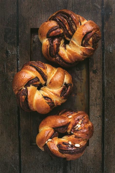 These Best Chocolate Babka Buns are a rich nutty, chocolatey treat and perfect any time of the year. Babka Buns, Brioche Dough, Chocolate Babka, Cooking Stuff, Stay Hungry, Twist Bun, Chocolate Spread, Chocolate Nutella, Chocolate Filling