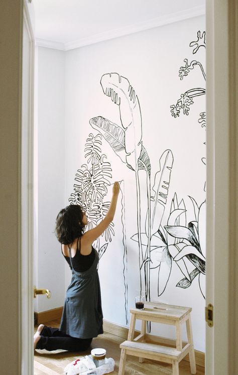 Line Drawings and Tattoos on Walls or Floor (Cocteau, Matisse, Keras) Bedroom Murals, Line Drawings, Weekend Projects, Design Del Prodotto, Diy Interior, Tropical Decor, Mural Painting, Home Design Decor, Art Tutorial