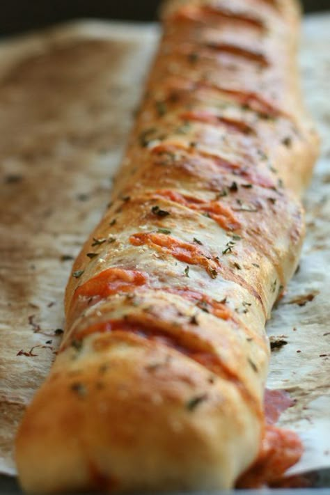 Do you know how to make Stromboli? Get this step-by-step tutorial on how to make this pizza-inspired appetizer! Original recipe posted 01/13/12. I just added the video you see above!! LOVE this recipe so much. Now, do you know what Stromboli is? I was first introduced to this magnificent appetizer when I worked as a...Read More How To Make Stromboli, Pillsbury Pizza Dough, Pizza Stromboli, Pillsbury Pizza, Pizza Sauces, Stromboli Recipe, Easy Pizza, Think Food, Ww Recipes