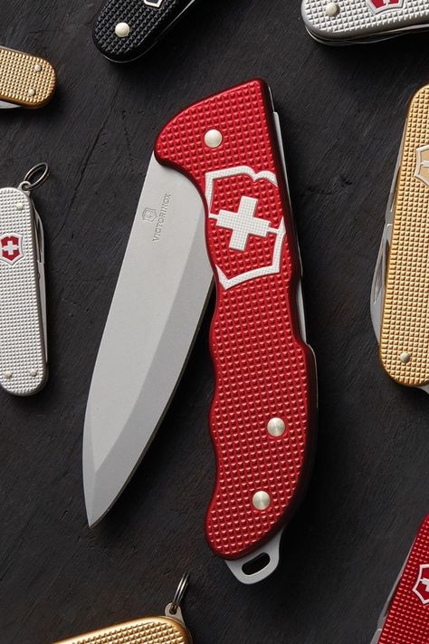 Victorinox Swiss Army Knife, Bushcraft Camping, Victorinox Swiss Army, Bushcraft Knives, Army Knife, Cool Knives, Edc Gear, Survival Prepping, Tool Steel