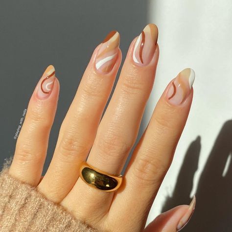 Fall Squiggle Nails, Nails With Swirly Lines, Swirl Gel Nails, Fall Swirl Nails, Squiggle Nails, Short Coffin Nails Designs, Short Nail Manicure, December Nails, Nail Polish Trends