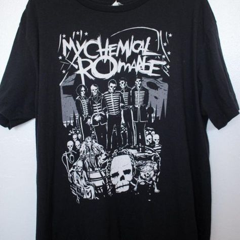 Vintage My Chemical Romance T shirt size XL Camisa Rock, Emo Shirts, Goth Rock, 2000s Clothes, Grunge Shirt, Emo Outfits, Punk Outfits, My Chemical, Swaggy Outfits