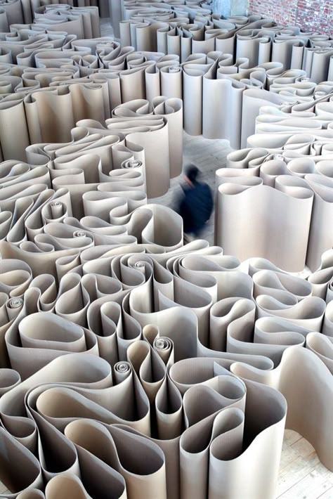 maze of 2100 meters of cardboard created by Michelangelo Pistolleto - draw as if from above More Paper Installation, Interactive Art, Corrugated Cardboard, Sculpture Installation, Paper Sculpture, Land Art, Public Art, Art Sculpture, Art Plastique