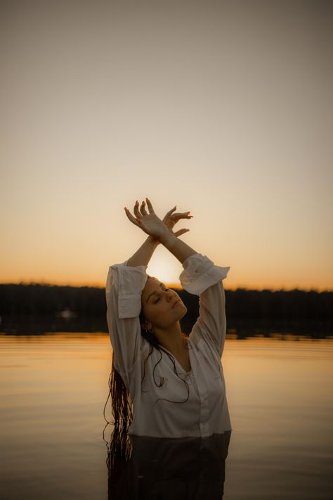 Water Side Photoshoot, Editorial Lake Photoshoot, Model Water Photography, Rain Lake Photoshoot, Jeans In Water Photoshoot, Model In Water Photography, Coming Out Of Water Pose, Water Session Photography, Water Dance Photoshoot