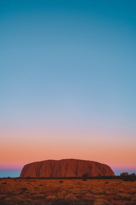 Ayers Rock Australia, Uluru Australia, Australia Nature, Australian Capital Territory, Ayers Rock, Camping Aesthetic, Australian Travel, Alice Springs, Sunset Nature