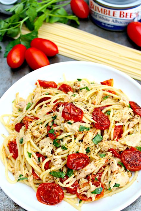 Fire Roasted Tomatoes Recipe, Fresh Tuna Recipes, Roasted Tomato Pasta, Sundried Tomato Pasta, Healthy Chicken Pasta, Healthy Tuna, Fresh Tuna, Tuna Pasta, Shellfish Recipes