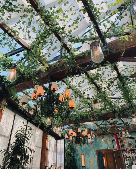 Garden Theme Restaurant, Pink Mamma Paris, Italian Patio, Pink Mamma, African Restaurant, Cafe Design Inspiration, Bistro Interior, Greenhouse Cafe, Opening A Cafe