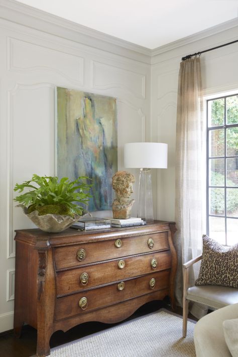 Jan got this beautiful chest of drawers at the Paris Flea Market. Entry Chest Of Drawers, Chest In Living Room, Bombay Chest Entryway, Bedroom Nightstand Decor, French Museum, Chest Decor, Antique Dressers, Star Bedroom, French Sideboard