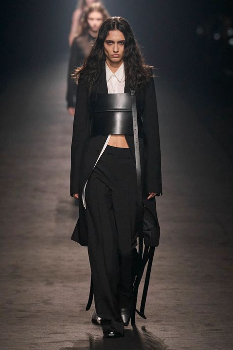 Ann Demeulemeester Spring 2024 Ready-to-Wear Fashion Show | Vogue Anne Demeulemeester, Ann Demeulemeester, Black Trousers, Spring 2024, Primavera Estate, Black Coat, Paris Fashion, Runway Fashion, Paris Fashion Week