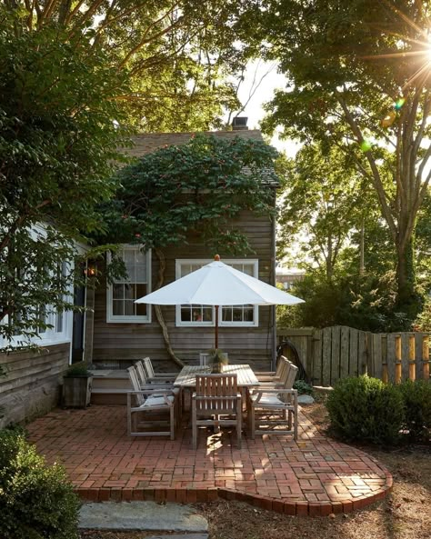 Small Brick Patio, Hamptons Cottage, Brick Patio, Garden Deco, Brick Patios, Small Backyard Patio, Backyard Inspo, Small Backyard Design, Backyard Patio Designs