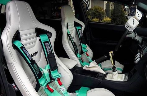 Drift Cars Interior, Racing Car Interior, Car Harness, Car Interior Diy, Racing Harness, Jdm Accessories, Custom Car Interior, Cool Car Accessories, Drifting Cars