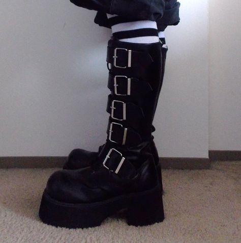 Demonia Ranger 318 Demonia Ranger, Alt Culture, Queer Punk, Weird Aesthetic, Demonia Boots, 90s Goth, Boot Collection, Goth Boots, Riot Grrrl