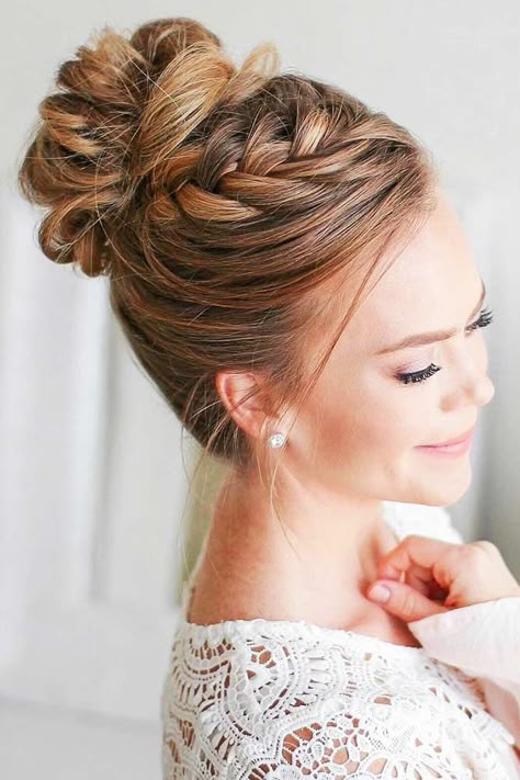 Delicate Dutch Braid Into Bun #updo #longhair #bun #braids ❤️ How about you to learn how to do updo hairstyles for long hair yourself? Easy tutorials, casual and formal ideas, French twists, messy braided updos and plenty of inspo are here! ❤️ See more: https://lovehairstyles.com/updo-hairstyles-for-long-hair/ #lovehairstyles #hair #hairstyles #haircuts Formal Hairstyles Updo, Fishtail French Braid, Easy Updos For Long Hair, Up Dos For Medium Hair, Long Hair Updo, Penteado Cabelo Curto, Braided Bun, Braided Updo, Formal Hairstyles