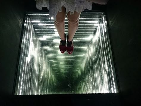 Image result for infinity mirror Infinity Mirror Diy, Infinite Mirror, Infinity Table, Mirror Illusion, Infinity Lights, Mirror Installation, Small Wall Mirrors, Infinity Mirror, Glass Floor