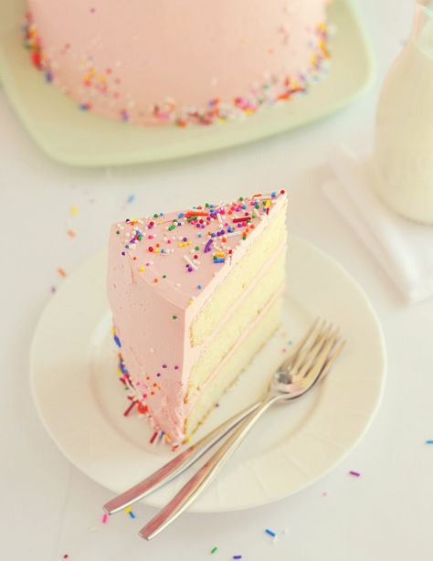 I want to make a cake like this one :) A Slice Of Cake, Best Cake Ever, Vanilla Bean Cakes, Vanilla Birthday Cake, Slice Of Cake, Pink Vanilla, Sprinkle Cake, A Piece Of Cake, Funnel Cake