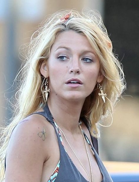 love the tattoo on the shoulder, it is fake for the movie savages though! Savages Blake Lively, Blake Lively Savages, Sage Outfits, Savages Movie, Rib Tattoos Words, Arm Quote Tattoos, Girl Shoulder Tattoos, Quote Tattoos Girls, Tattoo On Shoulder