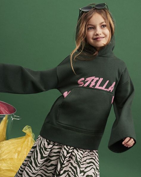 Stella Kids, London Models, Fashion Network, Girls Jumpers, Kids Boutique, Stella Mccartney Kids, Cotton Logo, Mini Fashion, Cool Kids