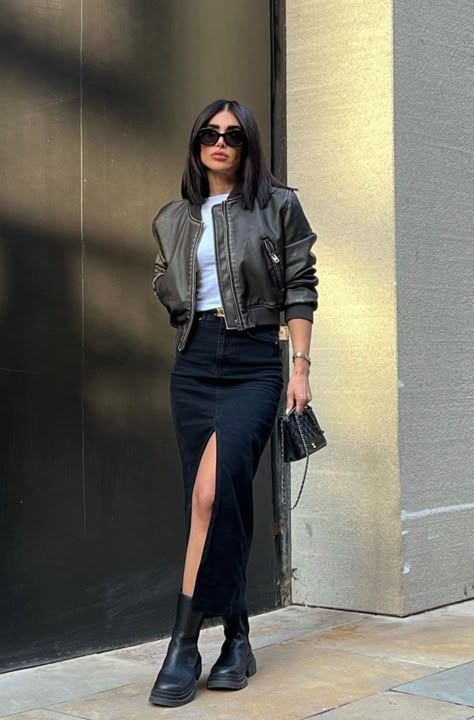 Casual Fashion Inspiration, Fitted Slacks Outfit, Monochrome Minimalist Outfits, Fall Outfits With Leather Skirts, Outfits Mid Size Women, Trendy Outfits For Spring 2024, Black Midi Jean Skirt Outfit, 2024 Women Fashion Trend, Black Jeans Skirt Outfit