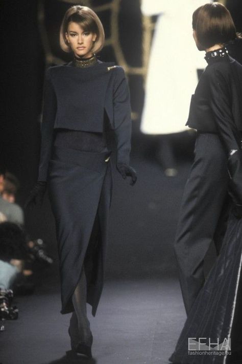 #Lanvin #Fall1991Couture #Fashionshow #Supermodels90s Susan Holmes, Money Clothes, Claude Montana, Models 90s, Random Fashion, What Is Fashion, Original Supermodels, Original Fashion, Summer Outfit Inspiration