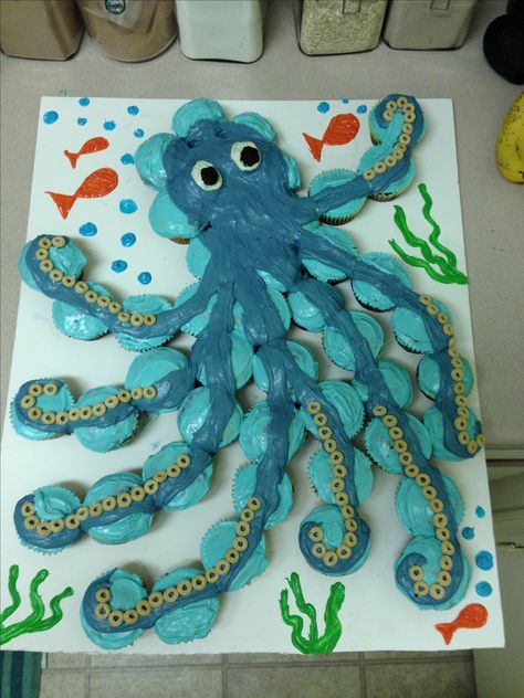 Octopus cupcake cake! Easy Butterfly Cake, Butterfly Cake Ideas, Octopus Cake, Recipes Cupcakes, Rocket Cake, Pull Apart Cupcake Cake, Pull Apart Cake, Cake Pulls, Pull Apart Cupcakes