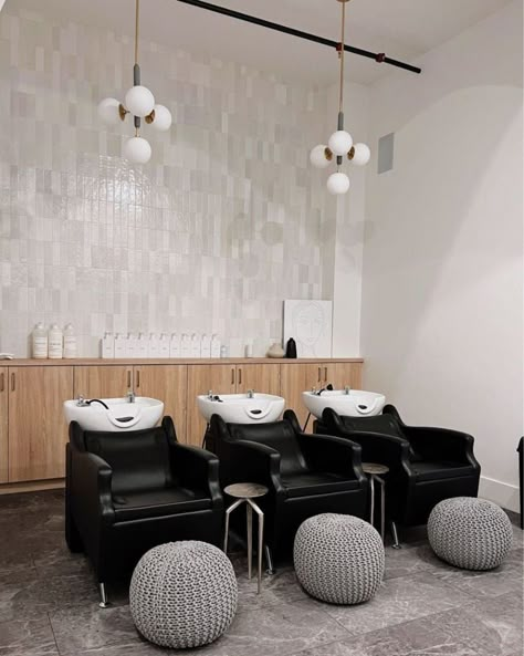 Salon And Spa Interior Design, Shampoo Station Ideas, Salon Backbar, Welcome 2023, Spa Aesthetic, Hair Salon Interior Design, Minerva Beauty, Small Salon, Salon Lighting