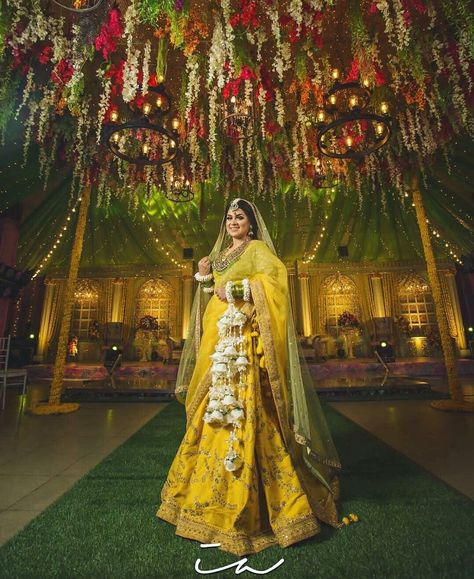 Haldi Brides, Ubtan Dress, Floral Kaleere, Haldi Poses For Bride, Yellow Bride, Bride Video, Bride Essentials, Bangladeshi Bride, Silk Thread Earrings Designs