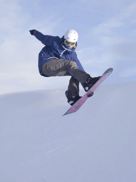 Snowboarding Reference, Snowboard Poses, Snowboarding Poses, Ski Poses, Snowboard Photography, Snowboarding Photography, Snowboarding Aesthetic, Snowboard Art, Board Skateboard