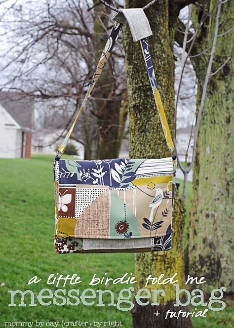 cute bag tutorial http://www.mommybydaycrafterbynight.com/2011/12/little-birdie-told-me-messenger-bag.html?m=1 Messenger Bag Patterns, Diy Messenger Bag, Bags To Sew, Bags To Make, Sewing Purses, Bag Tutorial, Bags And Totes, Sewing Bags, Diy Bags