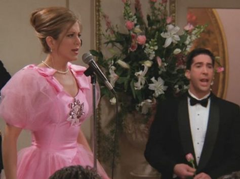 Tv Weddings, Rachel Friends, Are You Not Entertained, Ross And Rachel, Always A Bridesmaid, Friends Cast, Friends Tv Series, Pink Bridesmaid Dress, Friends Season