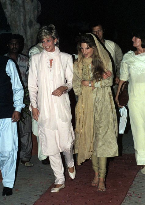 Diana In Pakistan, Jemima Goldsmith, Imran Khan Pakistan, Pakistani Formal Dresses, Princes Diana, Bollywood Photos, Prince William And Catherine, Princesa Diana, Imran Khan