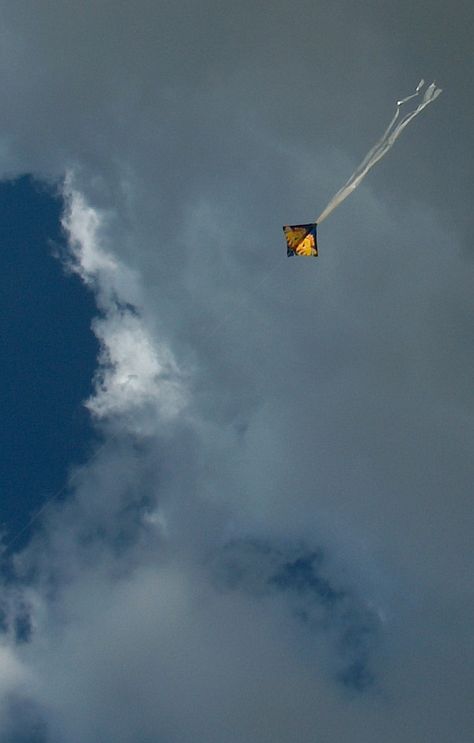 Gold and blue diamond kite with clear tails. Kite Aesthetic Video, Kite Aesthetics, Kite Snap, Kite In The Sky, Winter Video, Sky Logo, Flying Kite, Wordpress Ecommerce Theme, The Kite Runner