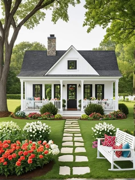 White Cottages, Farmhouse Exterior Ideas, Cute Small Houses, Cute Cottages, Cottage Bungalow, Small Cottage Homes, Cottage Retreat, Container Houses, Cottage Exterior