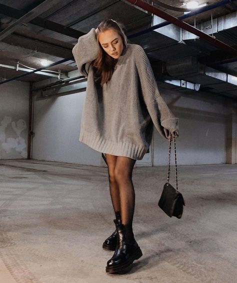 Baggy Sweater Dress Outfit, Grey Jumper Dress Outfit, Casual Rocker Style, Rocker Style Women, Grey Jumper Dress, Jumper Dress Outfit, Mini Skirts Fashion, Winter Staples, City Outfit