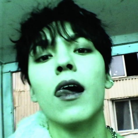 seventeen vernon icon Vernon Svt, Seventeen, On Twitter, Twitter, Green, Hair, Black