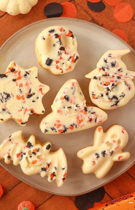 Halloween Mini Cakes, Mini Cakes Recipe, Halloween Meals, Mini Cake Recipe, Funfetti Cake Mix, Pillsbury Recipes, Mini Bundt Cakes, Funfetti Cake, Halloween Cake