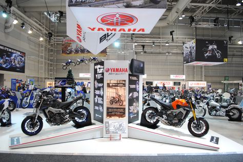 Motorcycle Display Ideas, Motorcycle Showroom Interior, Motorcycle Showroom Design, Bike Showroom, Bike Display, Restaurant Exterior Design, Stall Display, Restaurant Exterior, Motorcycle Shop