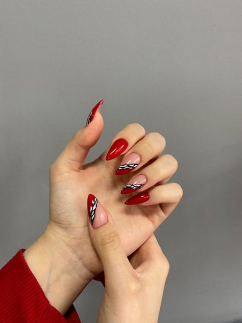 Fall Nail Red 2023 15 Ideas: Embrace the Season with Stylish and Trendy Nail Designs Red Fall Nails, Red Nail Ideas, Nail Ideas For Fall, Bandana Nails, Chloe Nails, Nail Red, Red Gel Nails, Trendy Nail Designs, Red Nail Art