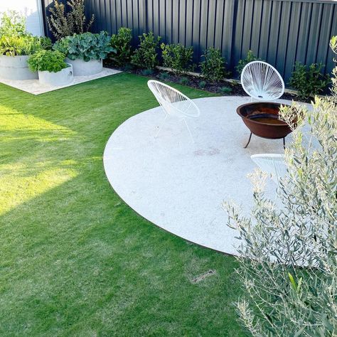 Queenslander Garden, Road Landscape Design, Fire Pit Near Pool, Front Yard Makeover, White Gravel, Fire Area, Road Landscape, Small Fire Pit, Portland Street