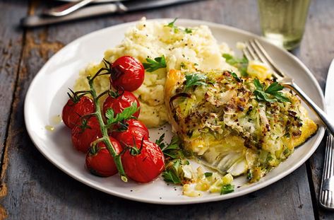 Smoked haddock topped with cheddar and leek recipe Smoked Haddock Recipes, Haddock Recipes, Smoked Haddock, Leek Recipes, Comforting Dinner, Creamy Mash, Tesco Real Food, Bbc Food, Cosy Night In