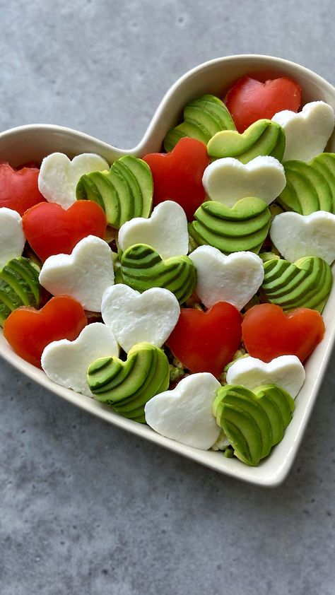 Nothing says ‘I love you’ like heart shaped food. Impress your family and dinner guests with this beautiful tricolore salad. Heart Shaped Food Ideas, Heart Shaped Sushi, Caprese Bites, Shaped Food, Fruit Sandwich, Heart Shaped Food, Tuna And Egg, Waffle Ice Cream, Sushi Platter