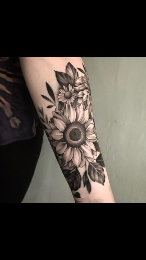 Borboleta Tattoo, 2024 Tattoo, Couple Tattoos Love, Best Cover Up Tattoos, Tattoo 2023, Arm Sleeve Tattoos For Women, Scale Tattoo, Mommy Tattoos, Floral Tattoo Sleeve