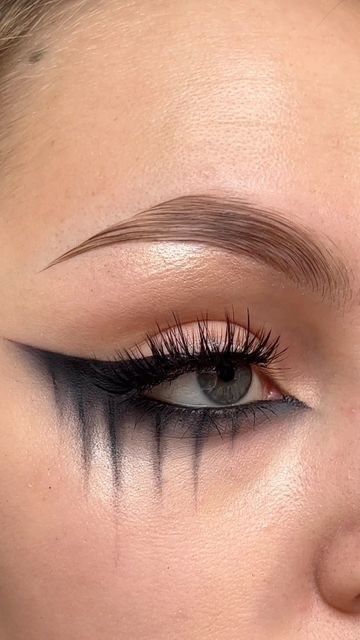 High Fae Makeup, Ghost Eye Makeup, Ghost Makeup Halloween, Easy Skull Makeup, Maquillage Halloween Simple, Pelottava Halloween, Spooky Makeup, Halloweenský Makeup, Halloween Eye Makeup