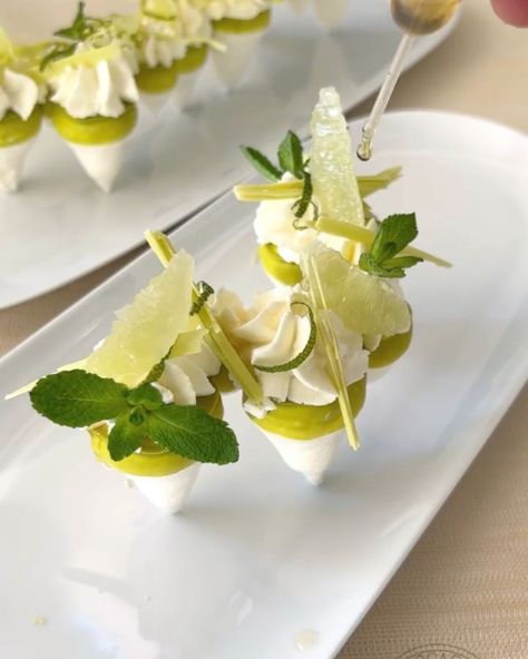 🍥beze🍥meringue🍥 on Instagram: “#Repost @dives_josh @download.ins --- 🌱Lime Applemint Dessert🌱 „refreshing lime-mascarponecream on flying swiss meringues with…” Fondant Potatoes, Lime Desserts, Meringue Desserts, Dinner Fits, Apple Mint, Swiss Meringue, Pastry Art, Small Desserts, Plated Desserts