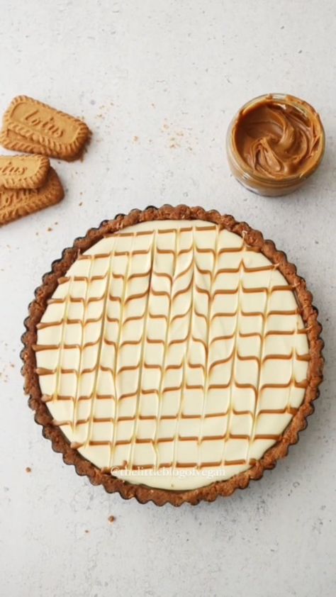 BOUTOUNNOU || 27 || 🌱♥️’s Instagram profile post: “YES or NO?💓 NO-BAKE BISCOFF TART🍫🤤it's so beautiful 🥰 A 2 ingredient Biscoff biscuit base, 3 ingredient Biscoff + white chocolate filling…” Biscoff Pie Crust Recipe, Biscoff Biscuit Cake, Biscoff Cookie Crust, Biscoff Tart, Biscoff Crust Cheesecake, White Chocolate Filling, Biscoff Biscuits, Bea Miller, Chocolate Filling