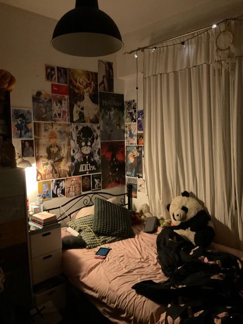 Grunge Anime Room, Chill Room Aesthetic, Otaku Room Aesthetic, Twst Oc, Gamer Bedroom, Drawings Tutorials, Otaku Room, Chill Room, Aesthetic Room Ideas