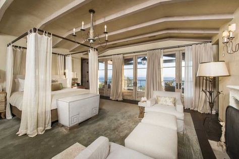 A tour of Lady Gaga’s stunning $23million Malibu mansion | Home Beautiful Magazine Australia Celebrity Bedrooms, Malibu House, Malibu Mansion, Malibu Homes, Malibu Home, Design Exterior, Ocean Breeze, Celebrity Houses, Beautiful Bedrooms