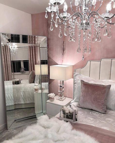 #homedecor #decor #decoração #decoraciondeinteriores #decoration Remodel Closet, Rose Gold Bedroom, Guest Bedroom Remodel, Pink Bedroom Design, Glam Bedroom Decor, Small Bedroom Remodel, Pink Bedroom Decor, Budget Decor, Glam Bedroom