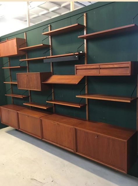 Mid Century Modern Hallway, Royal System Shelving, Wall Shelving Systems, Retro Rooms, Vintage Makeover, Mid Century Bookcase, Vintage Home Office, Living Room Wall Units, Dream Furniture