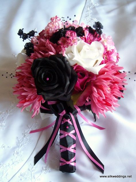 black and pink bouquet Pink Black Weddings, Hot Pink Weddings, Wedding Brooch Bouquets, Prom Flowers, Pink Bouquet, Black Flowers, Bride Bouquets, Bridal Flowers, Black And Pink