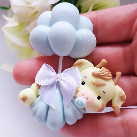 Baby Shower Pasta, Polymer Clay Disney Charms, Polymer Clay Disney, Crea Fimo, Baby Shower Souvenirs, Fondant Baby, Polymer Clay Kawaii, Baby Keepsakes, Clay Baby